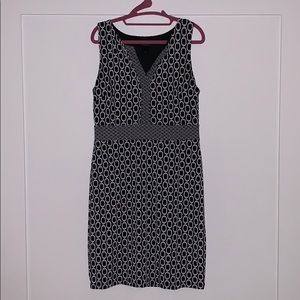 Ann Taylor - Black/White Chain Slip-on Dress (M)